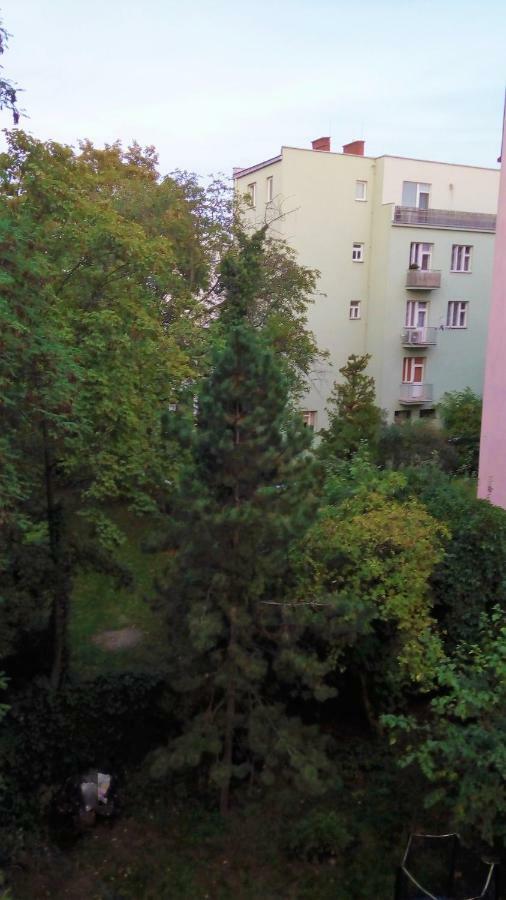 Apartment Uvoz Street 64 *